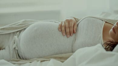 النوم على البطن للحامل
